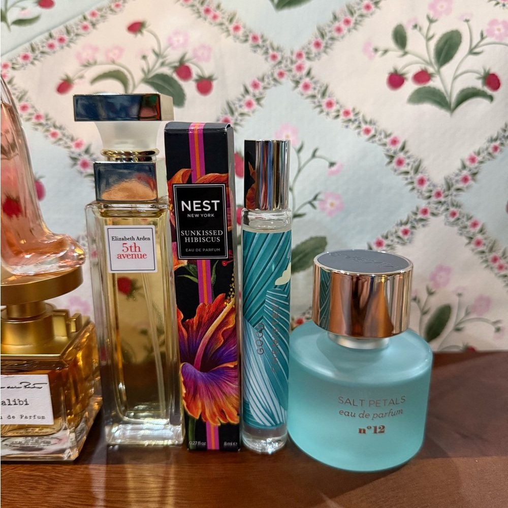 Bundle of Small Travel Mini Size Perfume - Picture 3 of 9